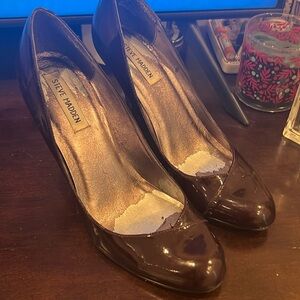 Steve Madden burgundy patent leather pumps